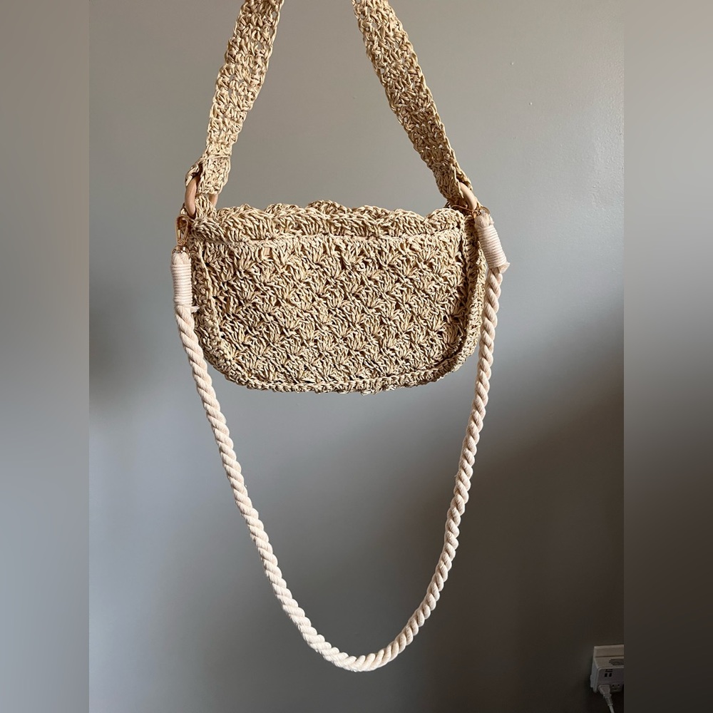 Straw crossbody with rope strap / beachy vibes